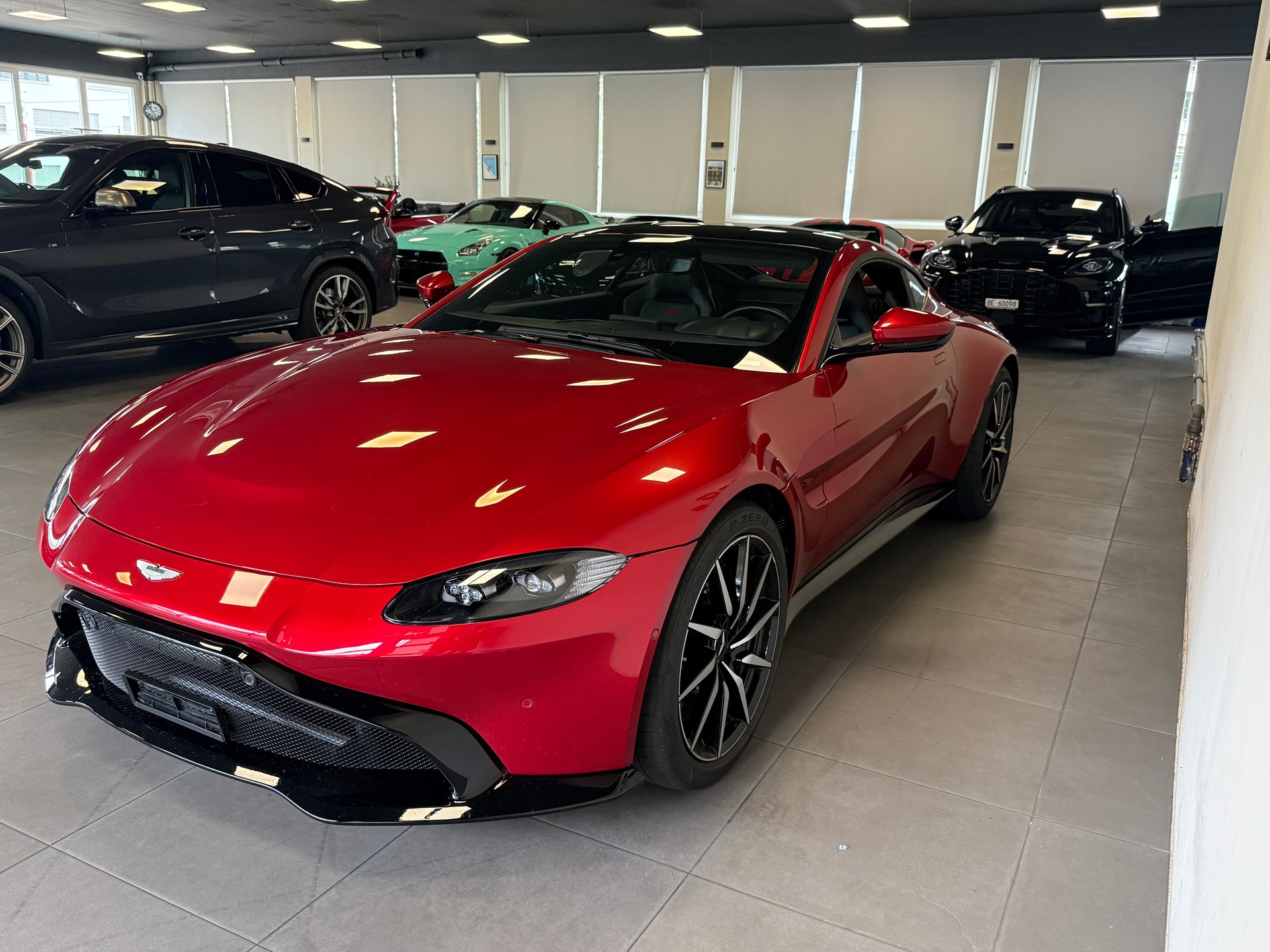 ASTON MARTIN V8 Vantage-image-5