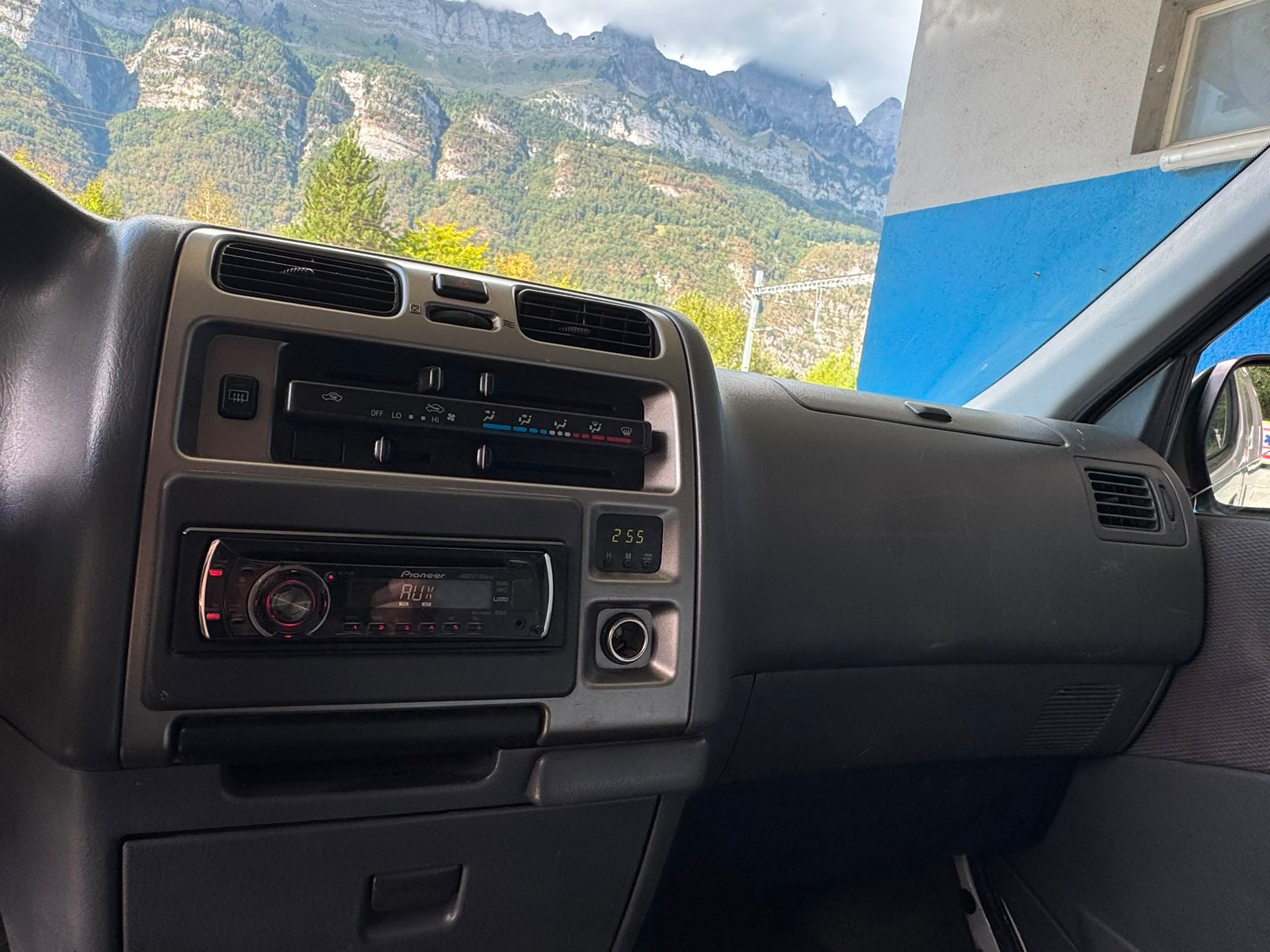 TOYOTA Hiace D-4D Van SWB-image-17