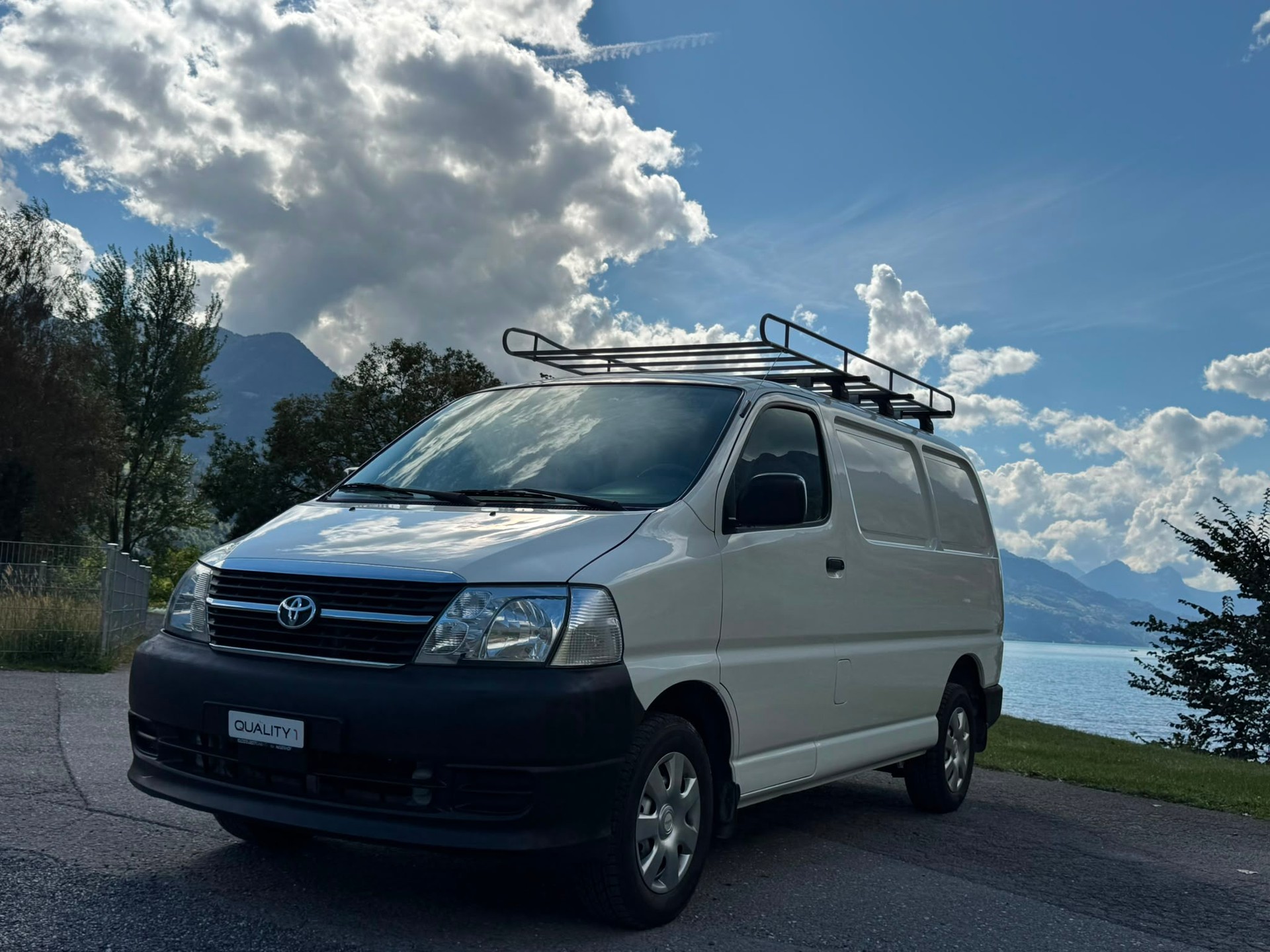 TOYOTA Hiace D-4D Van SWB-showroom-element-2