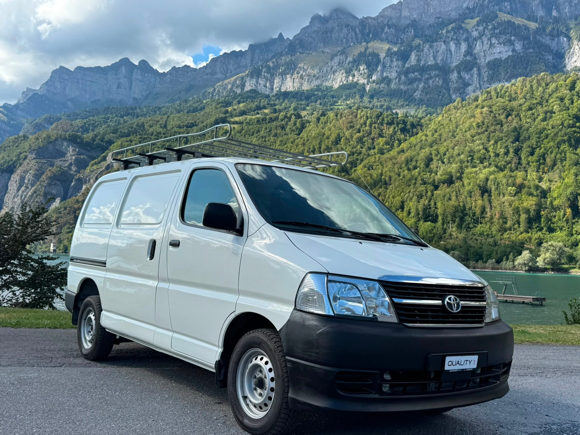 TOYOTA Hiace D-4D Van SWB-showroom-element-1
