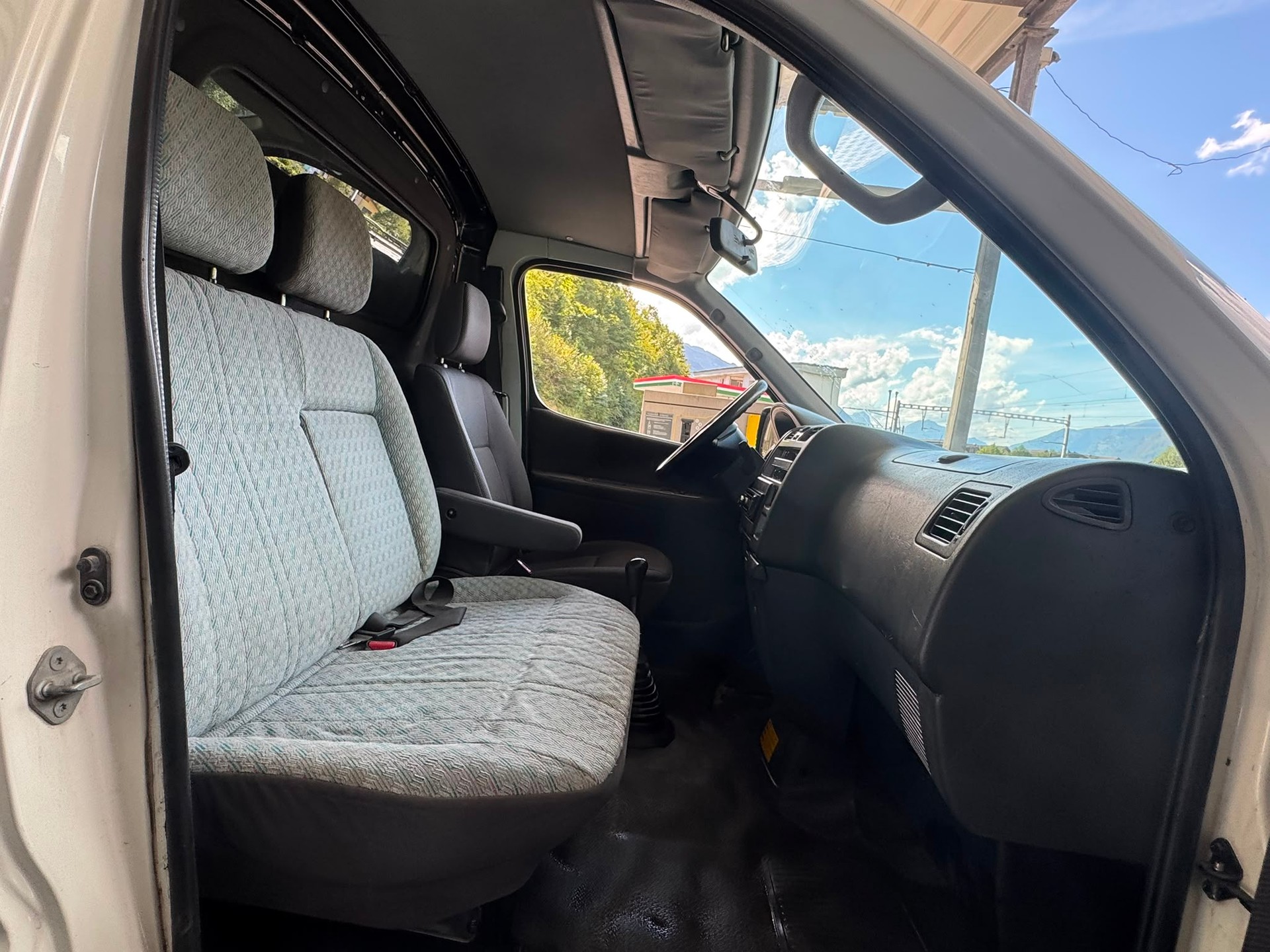 TOYOTA Hiace D-4D Van SWB-image-12