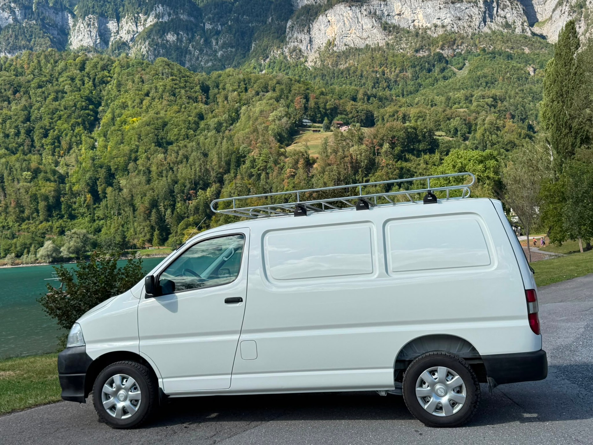 TOYOTA Hiace D-4D Van SWB-image-4