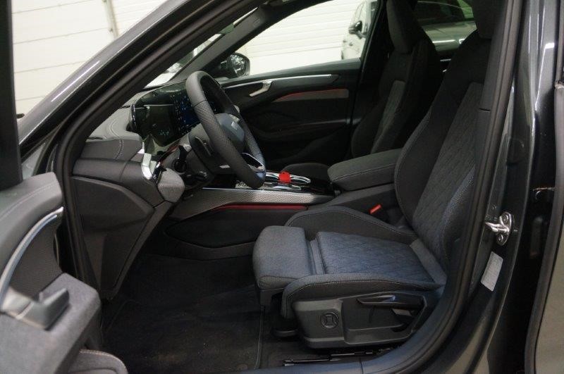 AUDI A6 Avant S Line quattro S tronic Black Edition one-image-6