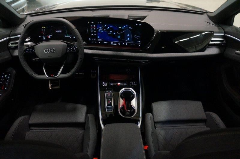 AUDI A6 Avant S Line quattro S tronic Black Edition one-image-8