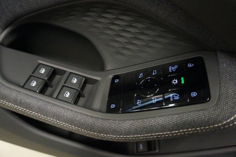 AUDI A6 Avant S Line quattro S tronic Black Edition one-image-19