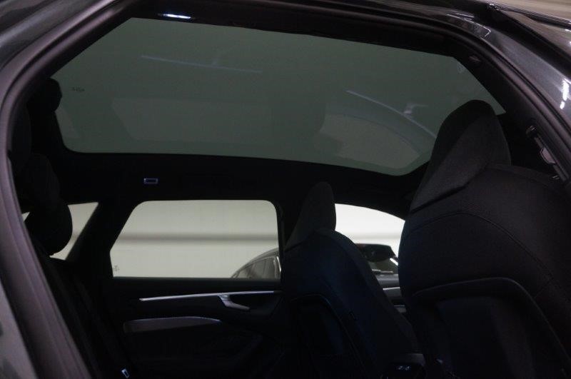 AUDI A6 Avant S Line quattro S tronic Black Edition one-image-17
