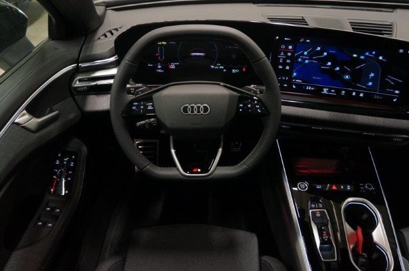 AUDI A6 Avant S Line quattro S tronic Black Edition one-image-9