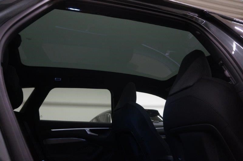 AUDI A6 Avant S Line quattro S tronic Black Edition one-image-18