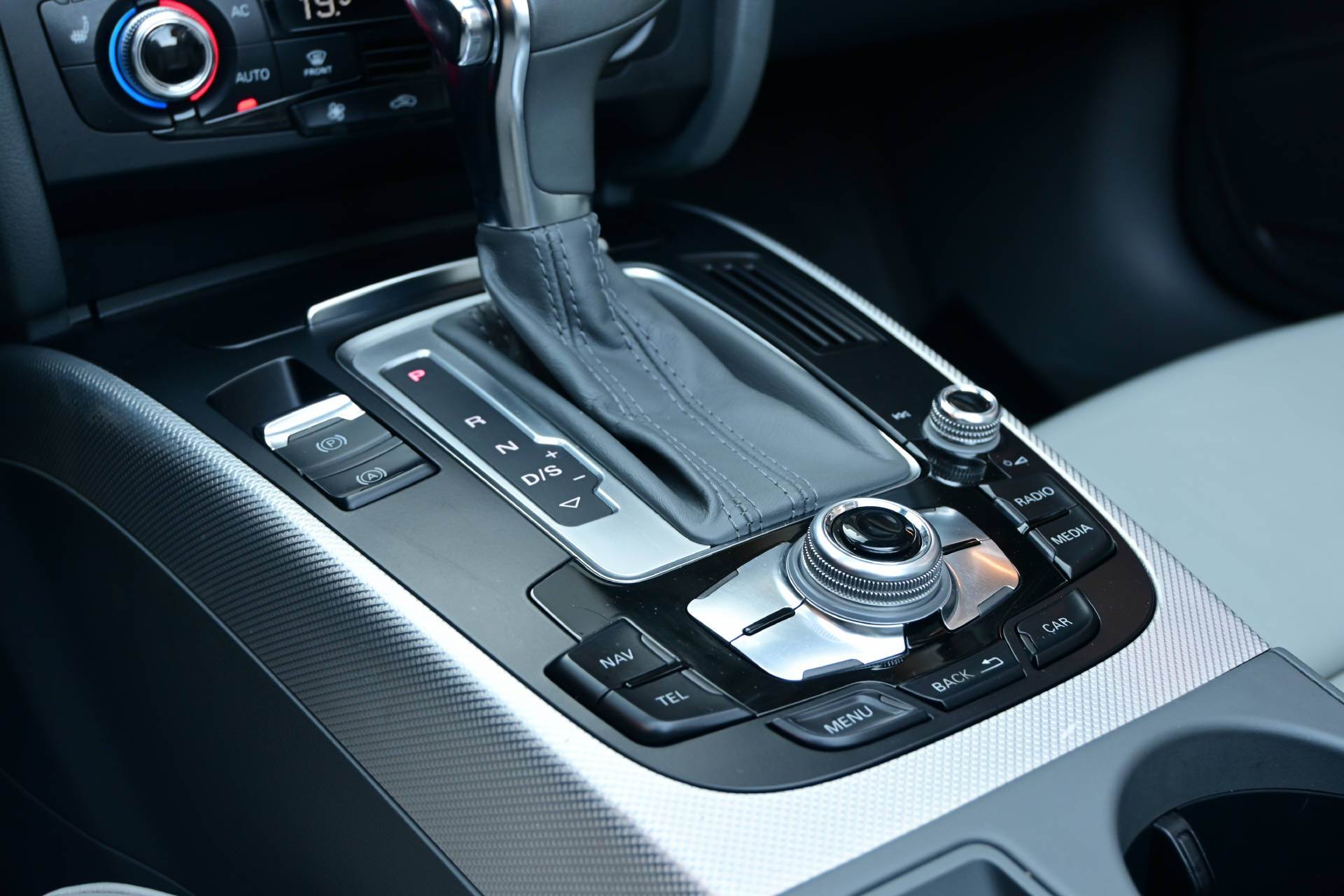 AUDI A5 Cabriolet 3.0 V6 TFSI S-Line quattro S-Tronic-image-15