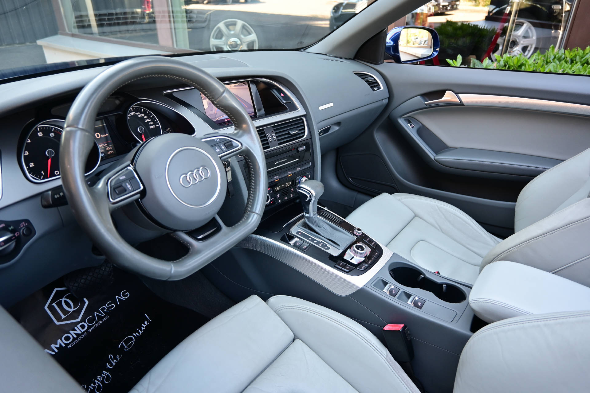 AUDI A5 Cabriolet 3.0 V6 TFSI S-Line quattro S-Tronic-image-8
