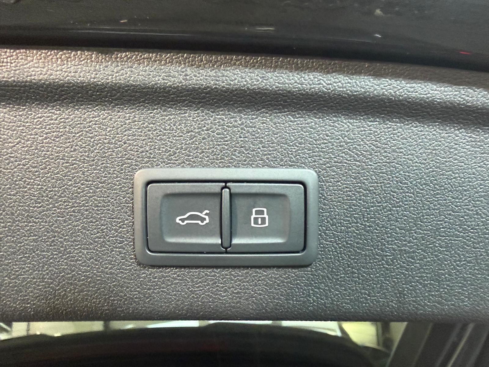 AUDI A3 Sportback 45 TFSI e S line S-tronic - Caméra 360-image-27