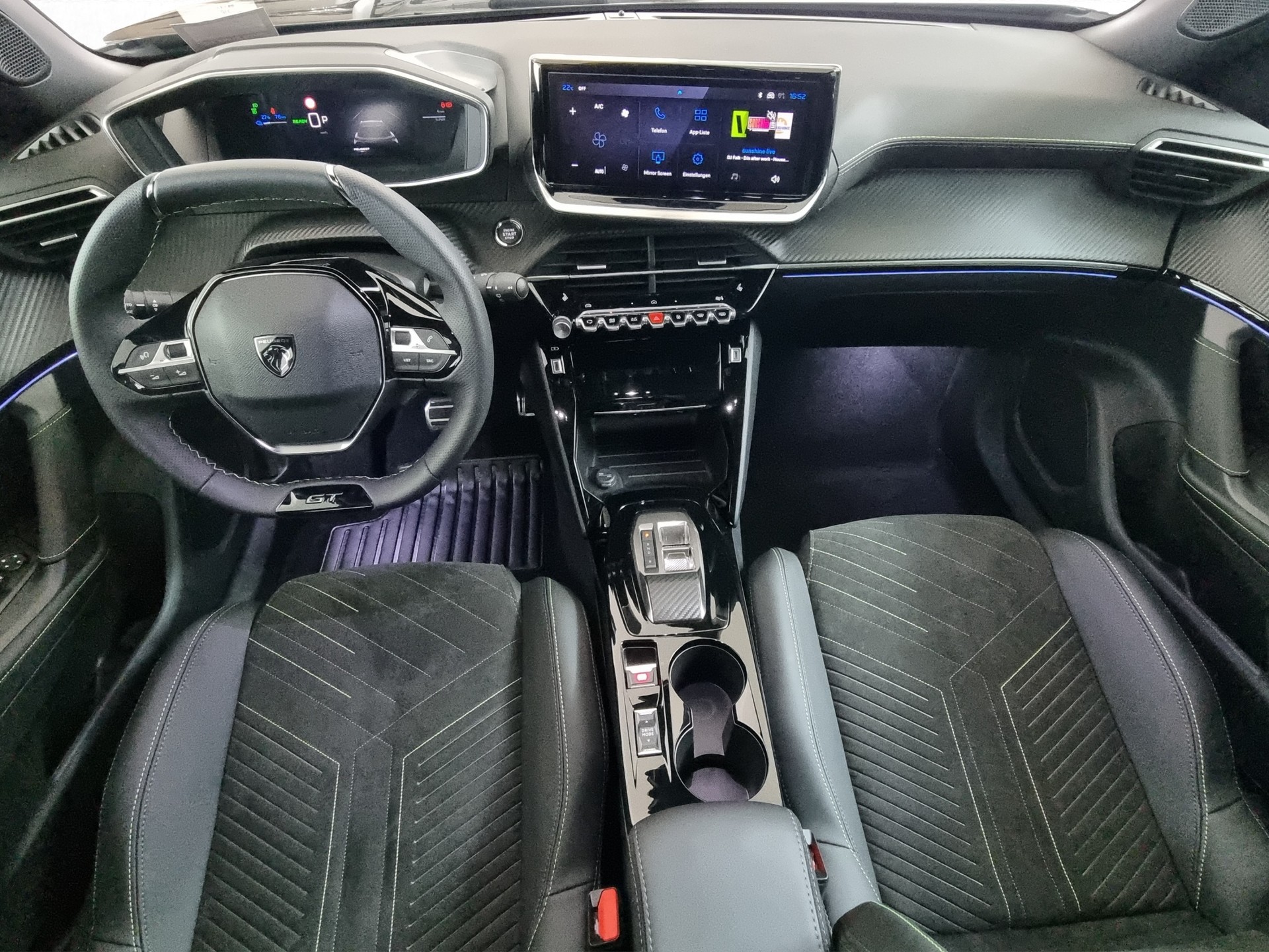 PEUGEOT 2008 54kWh e-GT-image-7