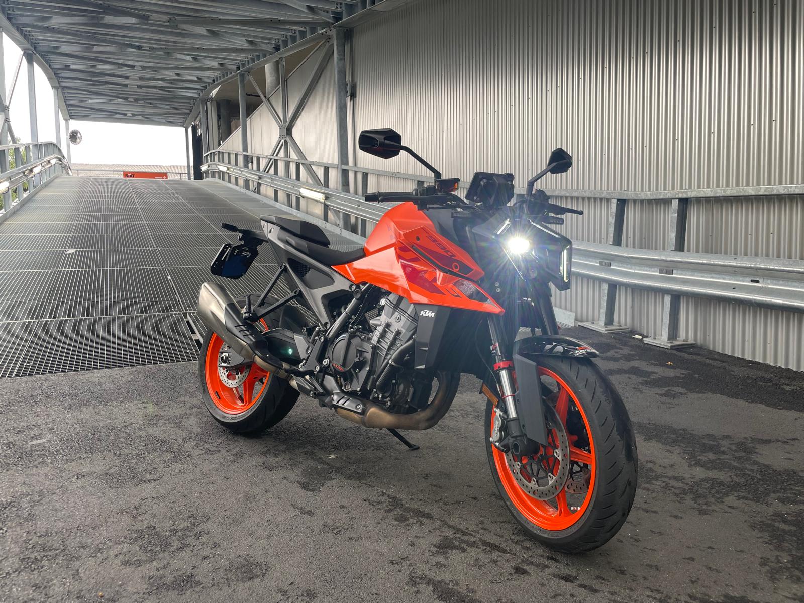 KTM 990 Duke-image-0