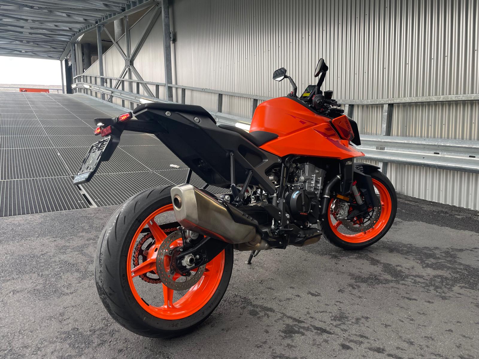 KTM 990 Duke-image-4
