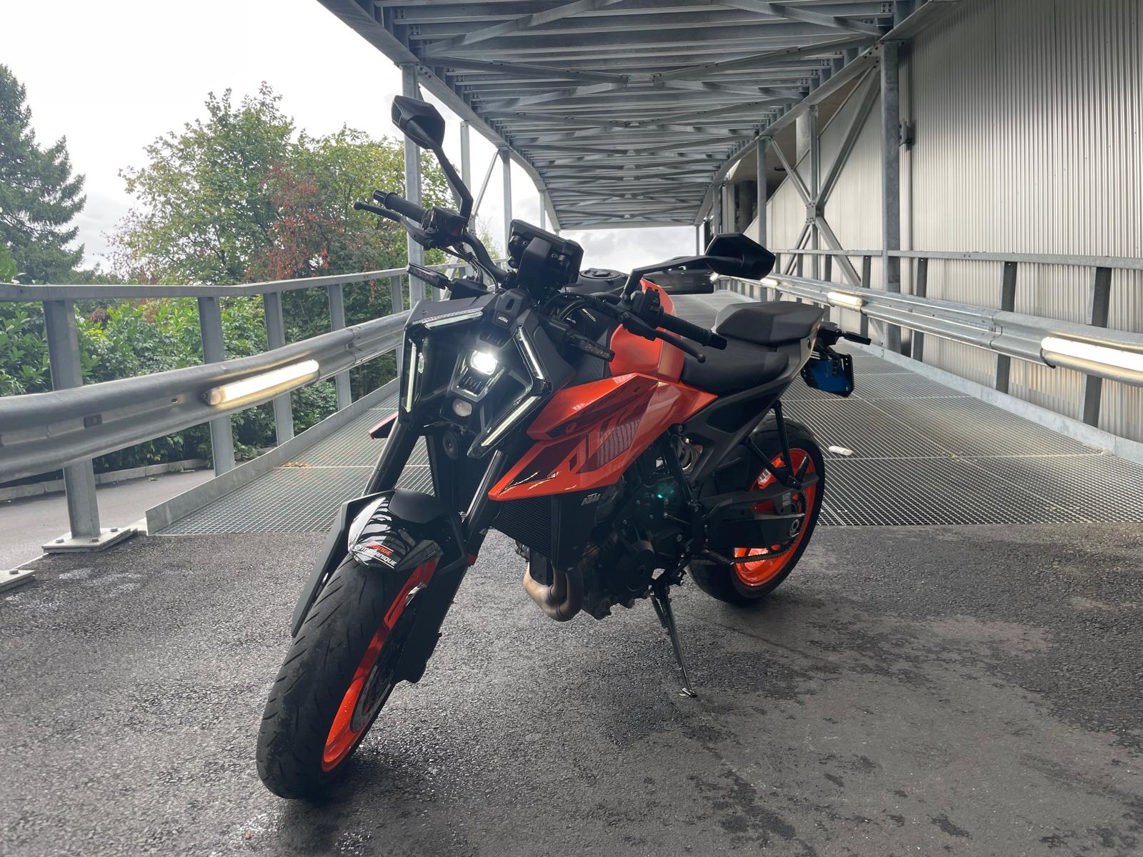 KTM 990 Duke-image-1