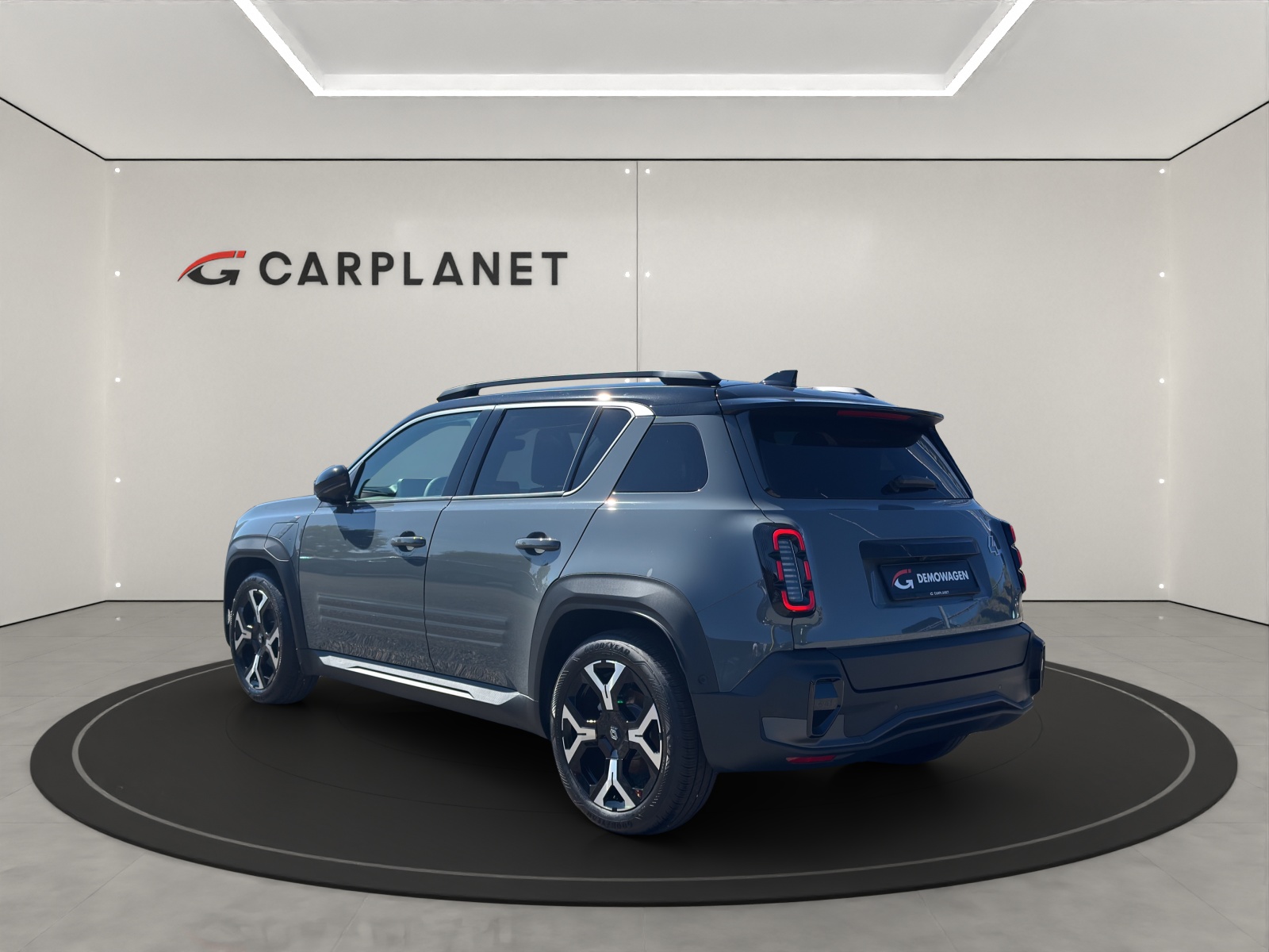 RENAULT R4 E-Tech Comfort Range techno-showroom-element-3