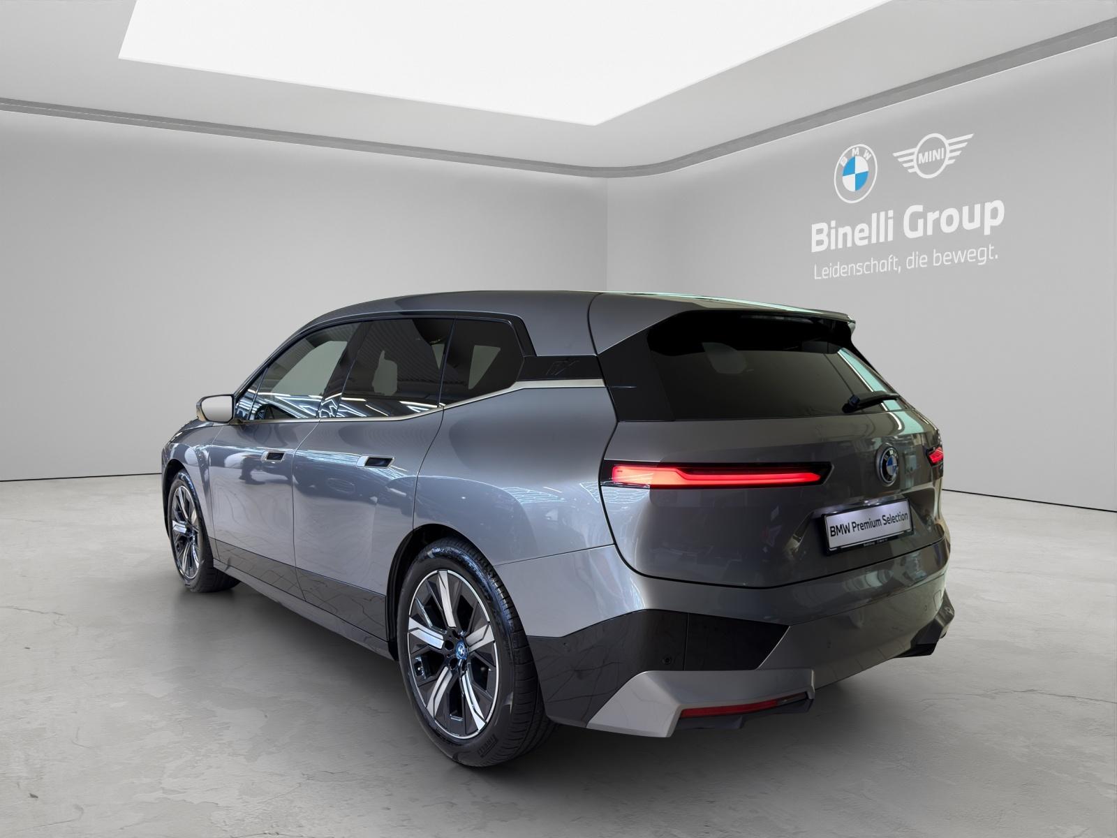 BMW iX xDrive50 SportPaket-showroom-element-3