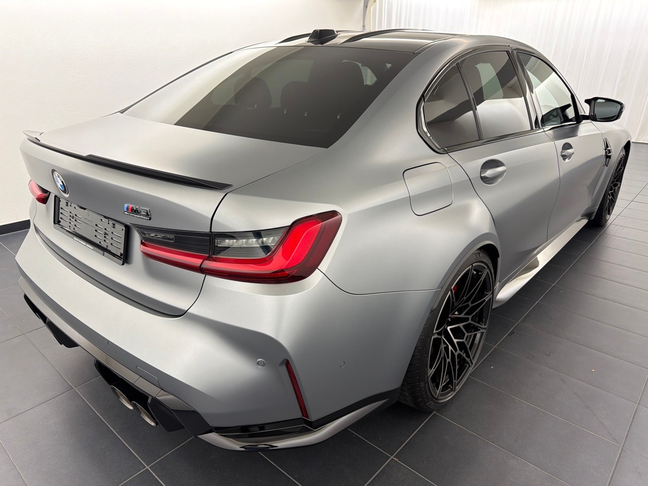 BMW M3 Competition M xDrive-showroom-element-2
