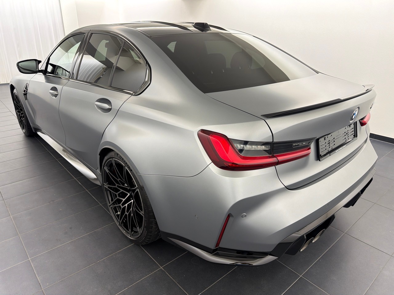 BMW M3 Competition M xDrive-showroom-element-1