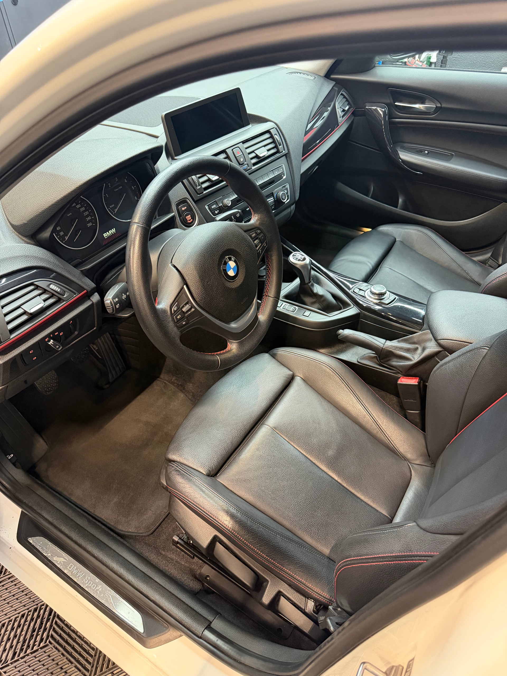 BMW 120d xDrive Sport Line-image-6