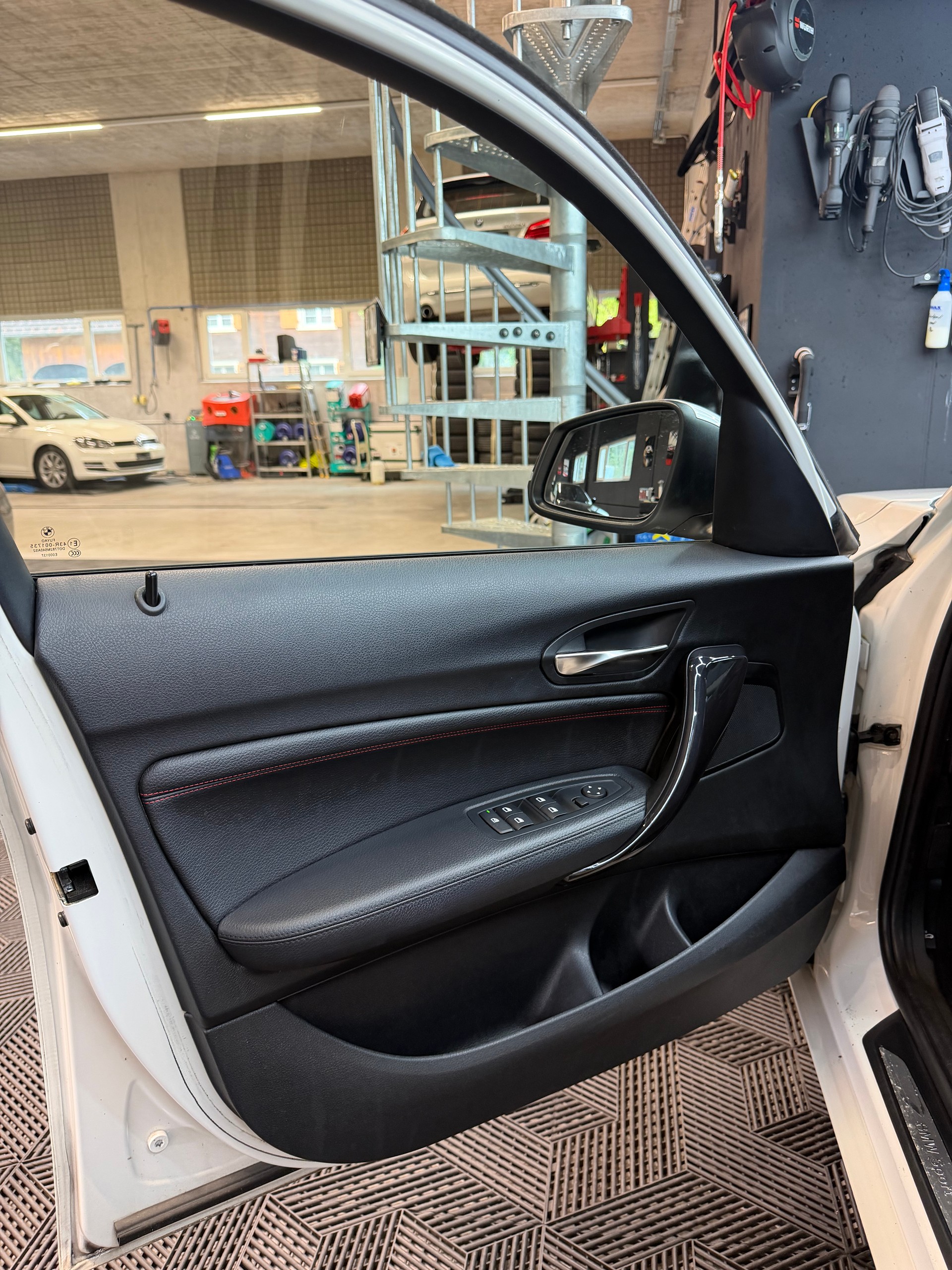 BMW 120d xDrive Sport Line-image-12