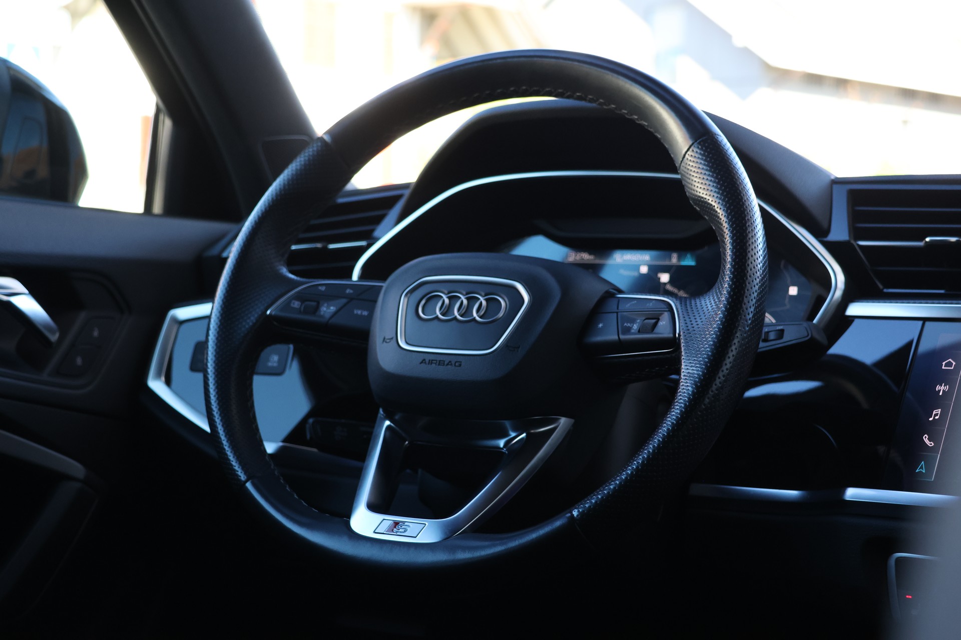 AUDI Q3 Sportback 35 TFSI S line Attraction S-tronic (CH)-image-15