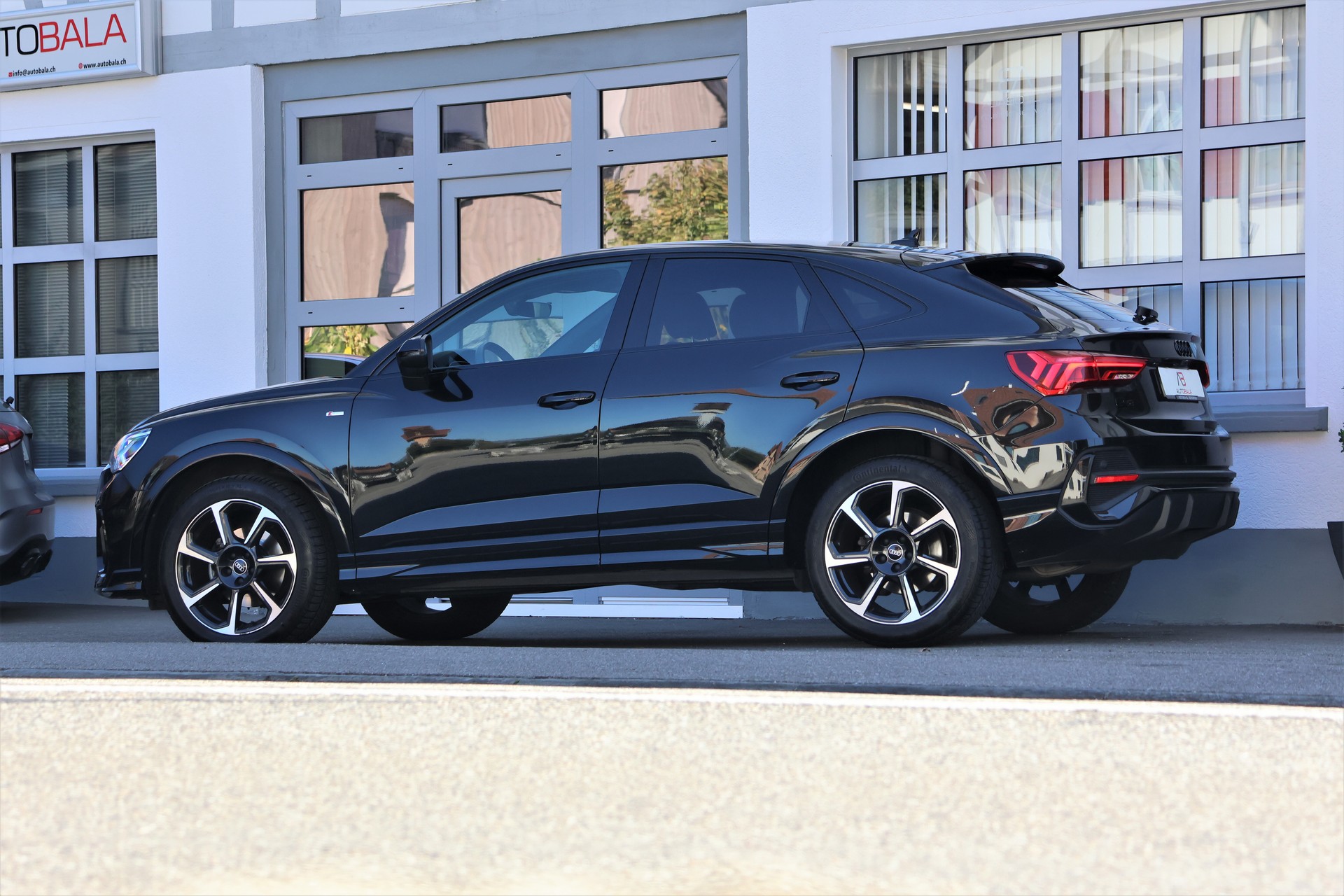 AUDI Q3 Sportback 35 TFSI S line Attraction S-tronic (CH)-showroom-element-3