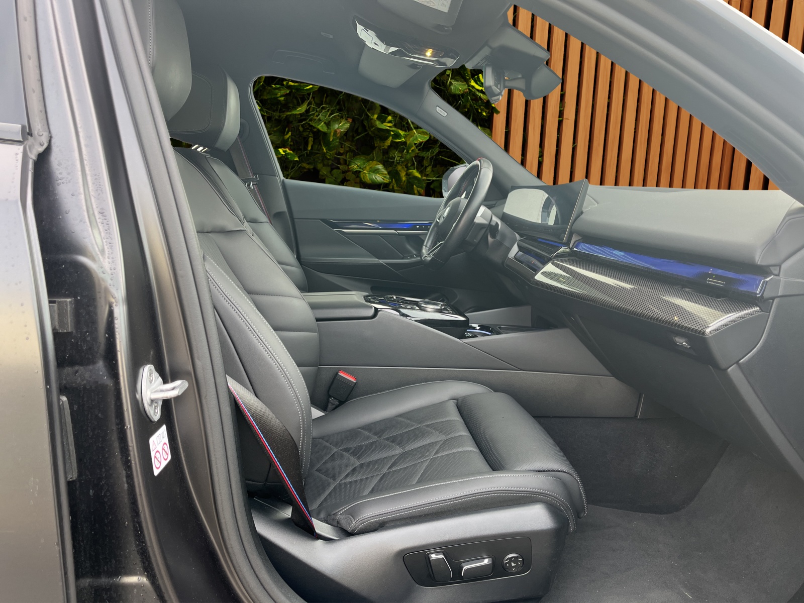BMW i5 M60 xDrive M Sport Pro-image-10