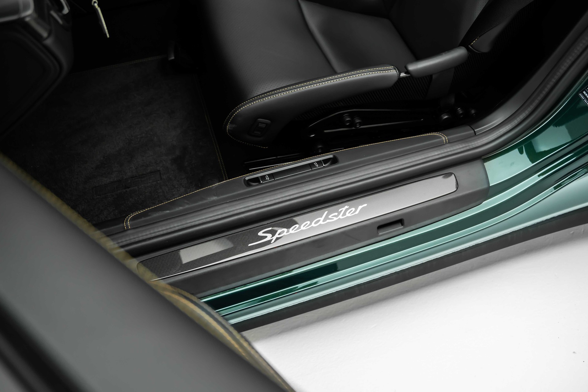 PORSCHE 911 Speedster-image-15
