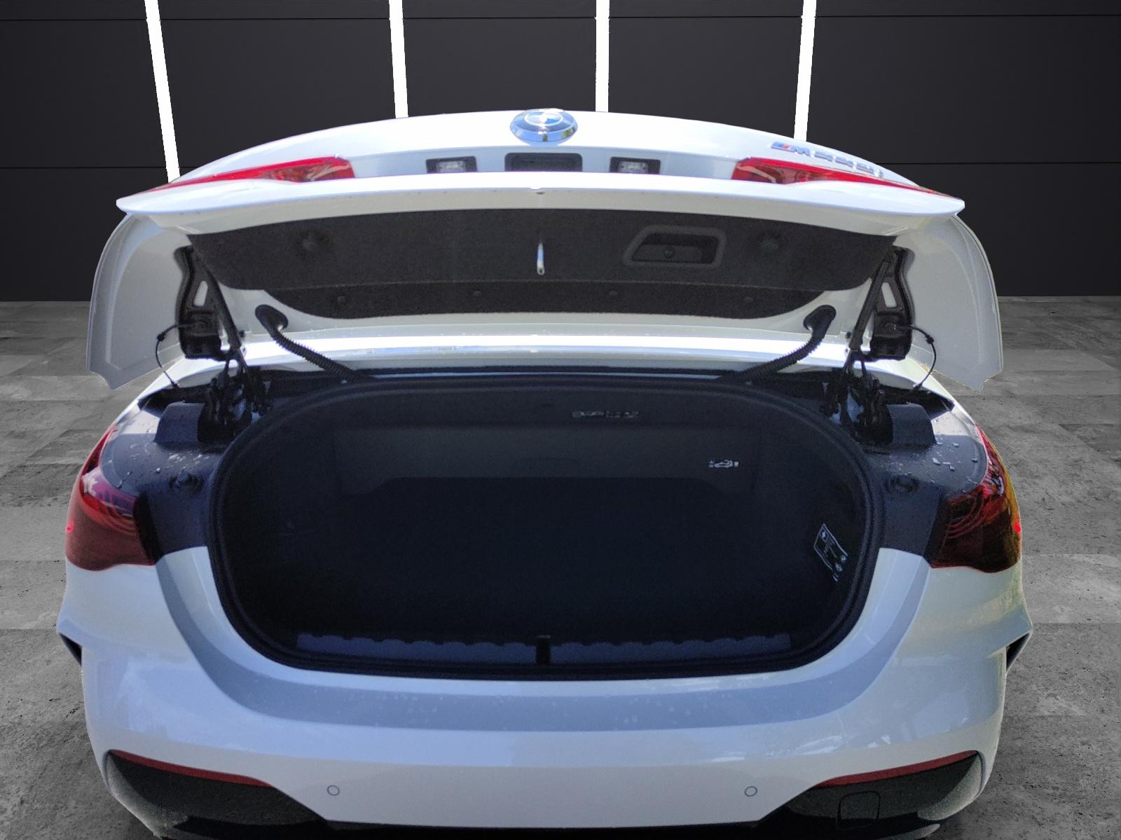 BMW M440i xDrive Cabrio-image-14