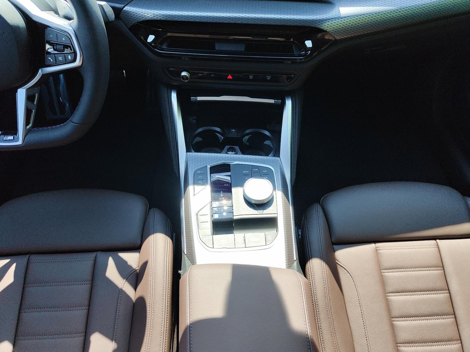 BMW M440i xDrive Cabrio-image-9