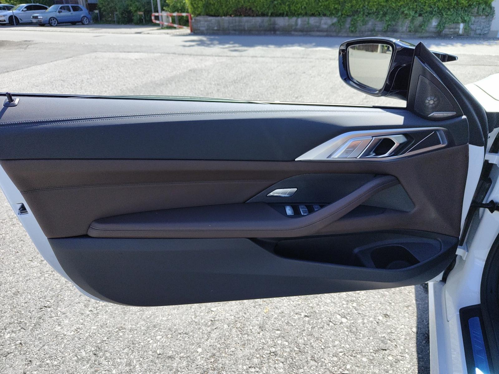 BMW M440i xDrive Cabrio-image-31