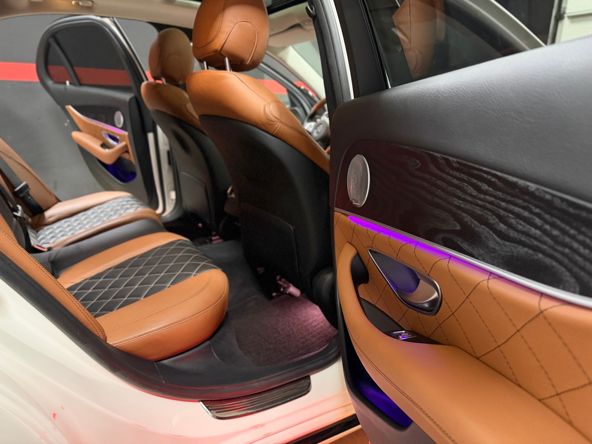 MERCEDES-BENZ E 350 d AMG LINE 9G-Tronic-image-15