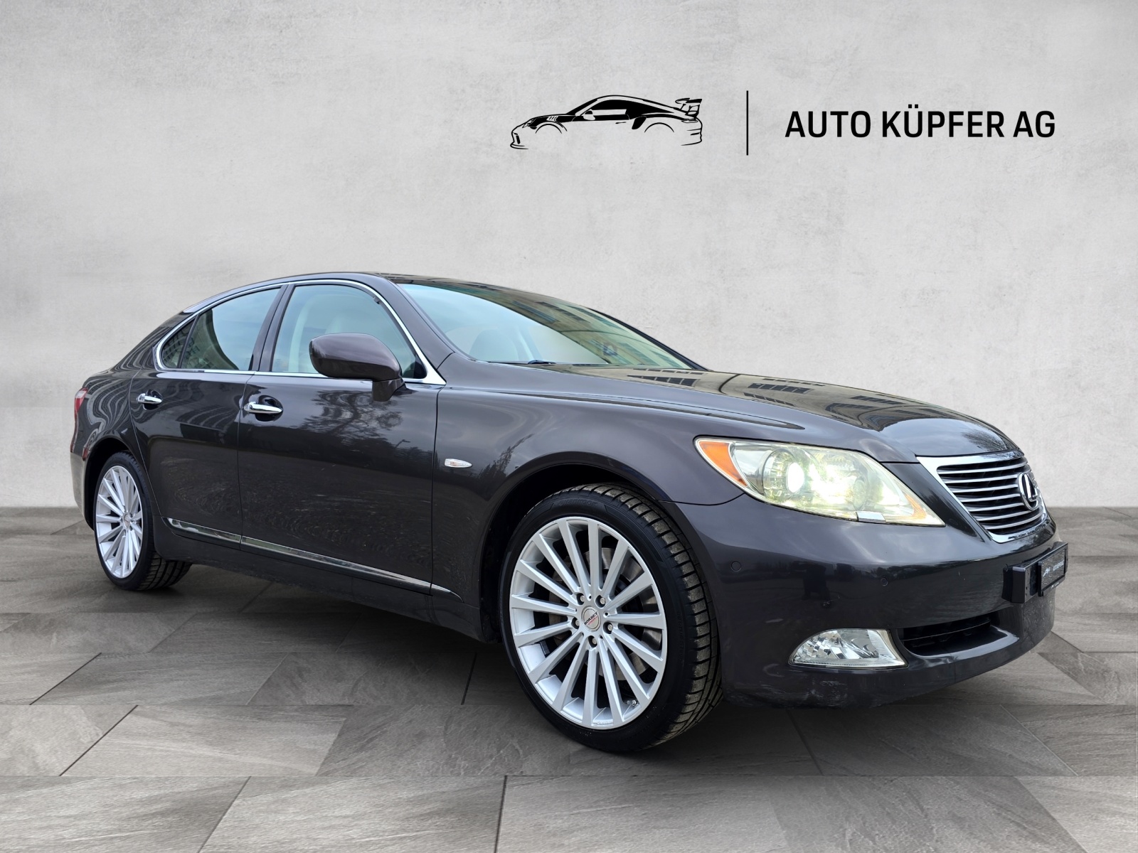 LEXUS LS 460 Automatic-showroom-element-1