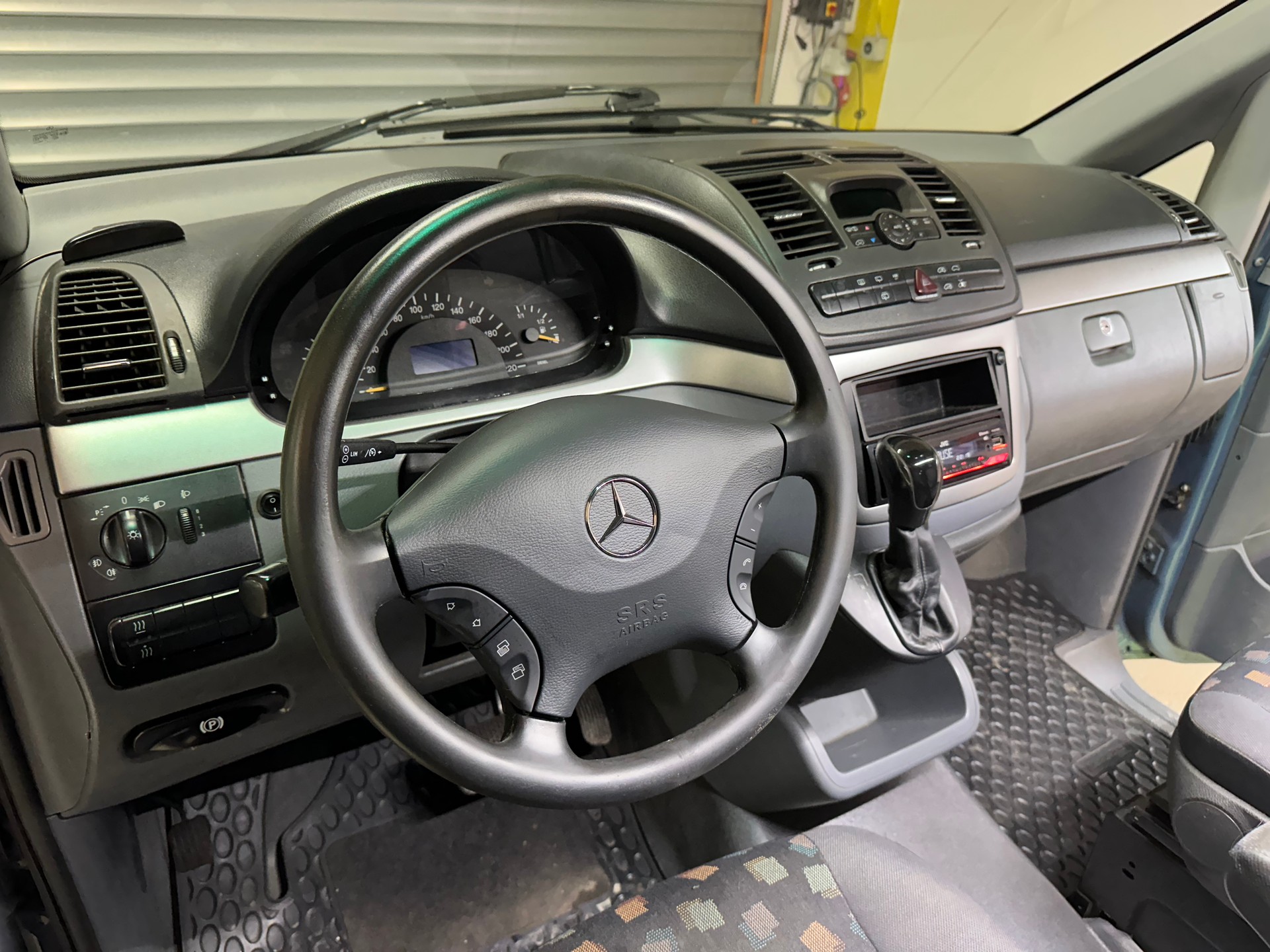 MERCEDES-BENZ Vito 115 CDI Automat-image-11