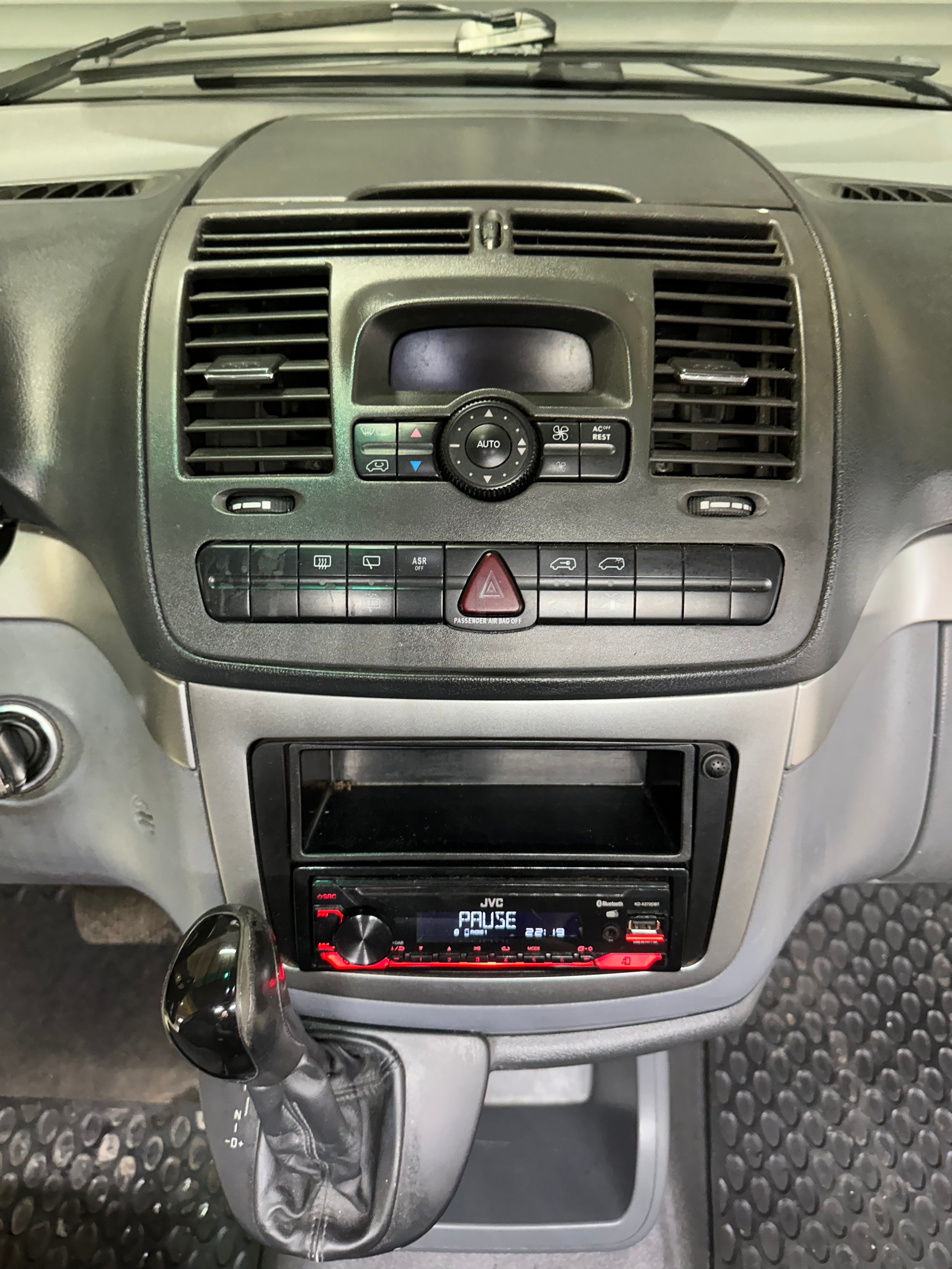 MERCEDES-BENZ Vito 115 CDI Automat-image-13