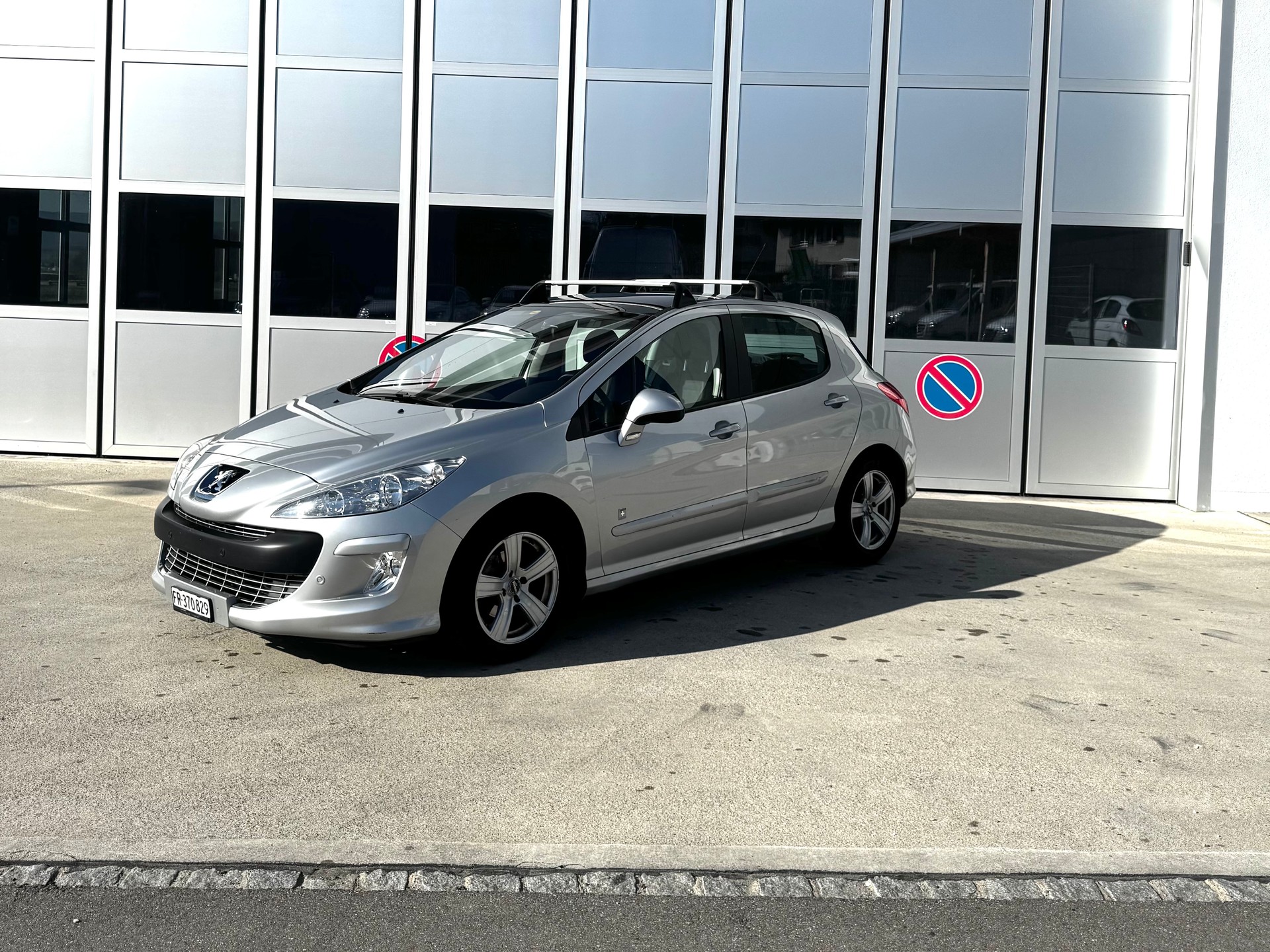PEUGEOT 308 1.6 16V T Swiss Edition-showroom-element-1