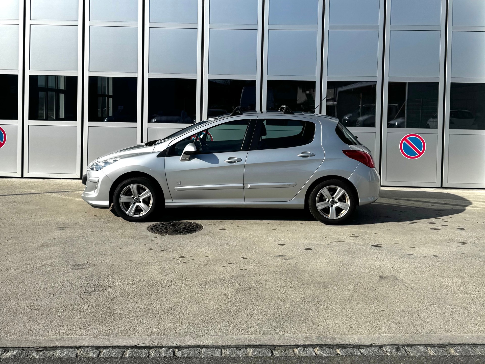 PEUGEOT 308 1.6 16V T Swiss Edition-showroom-element-3