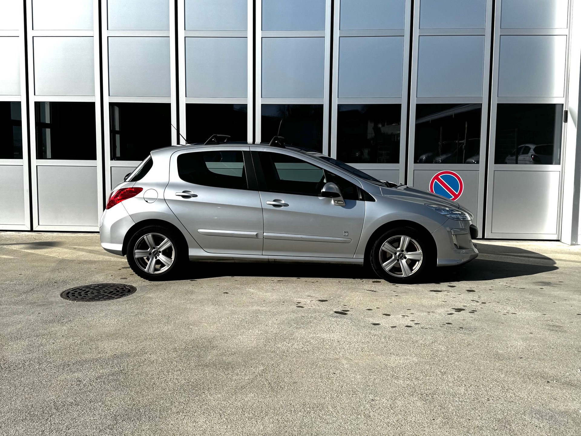 PEUGEOT 308 1.6 16V T Swiss Edition-showroom-element-2