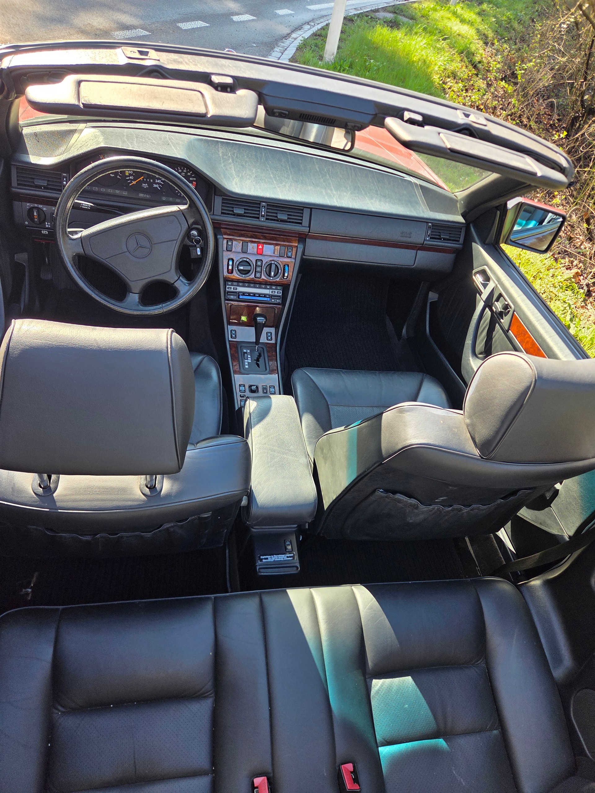 MERCEDES-BENZ E 320 Cabrio-image-8