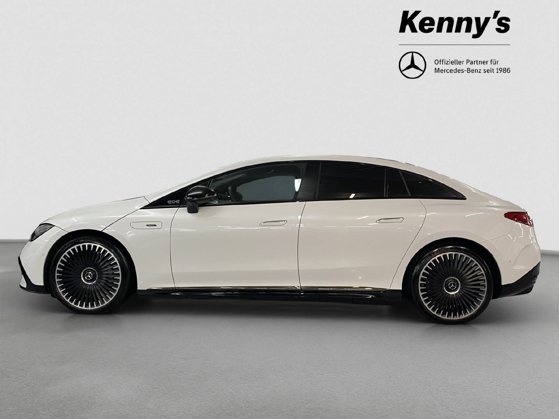 MERCEDES-BENZ EQE 43 AMG 4MATIC-showroom-element-3