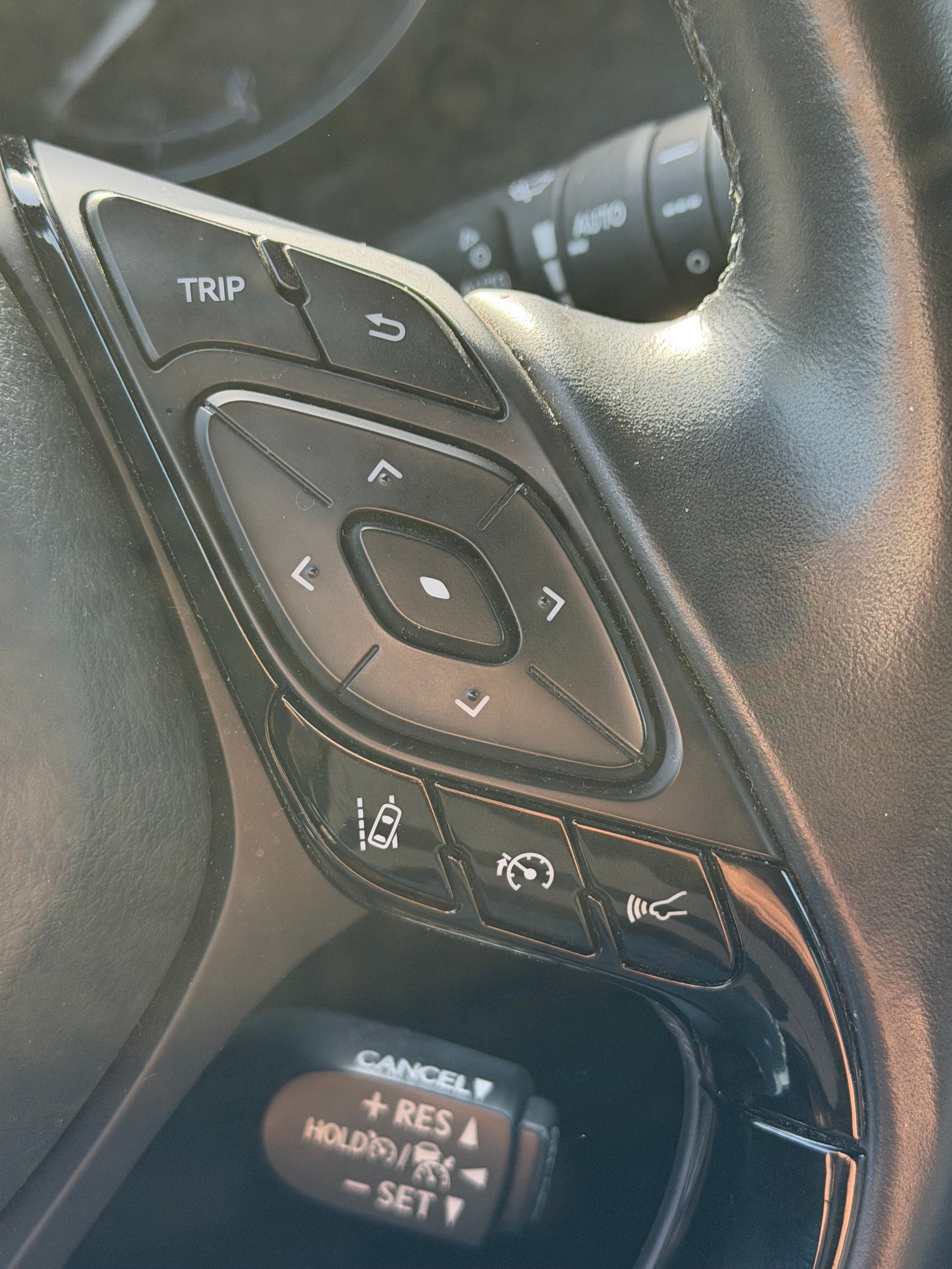 TOYOTA C-HR 1.8 HSD Premium CVT-image-16