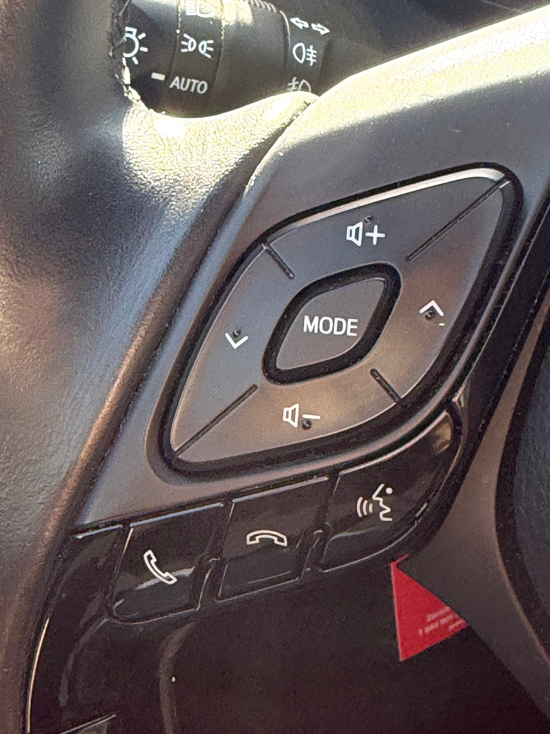 TOYOTA C-HR 1.8 HSD Premium CVT-image-17