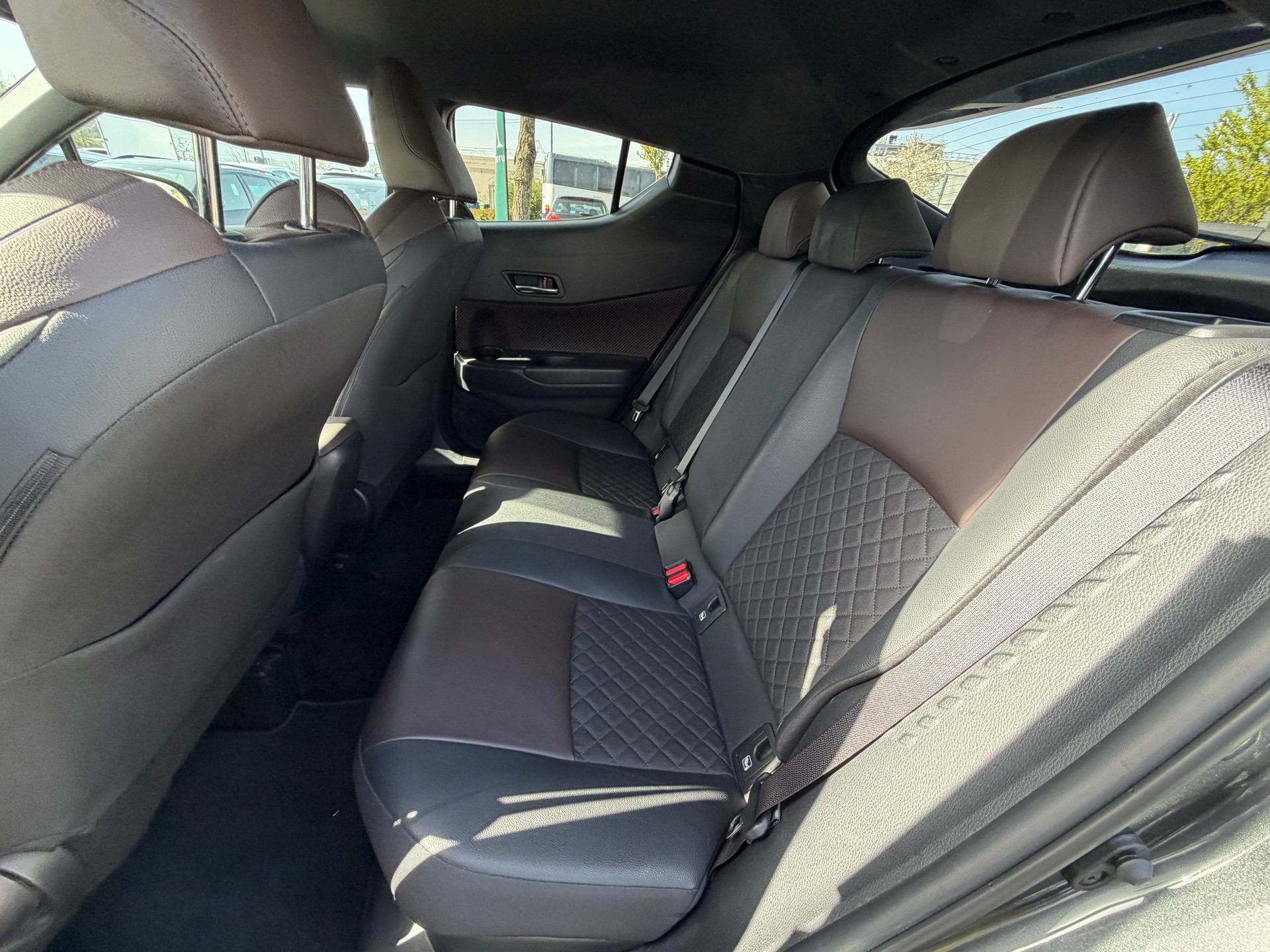 TOYOTA C-HR 1.8 HSD Premium CVT-image-9