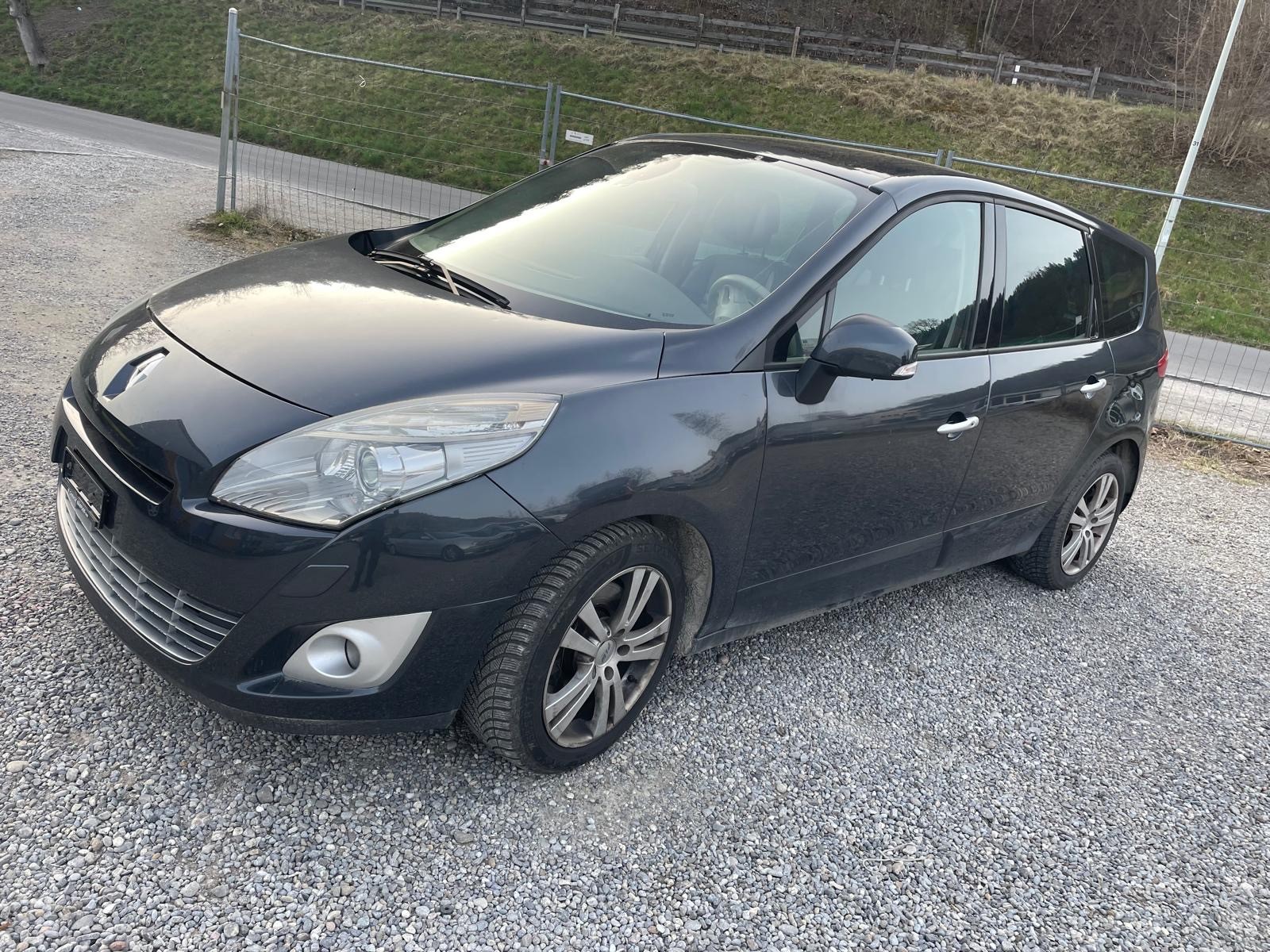 RENAULT Grand Scénic 2.0 dCi Dynamique-image-4