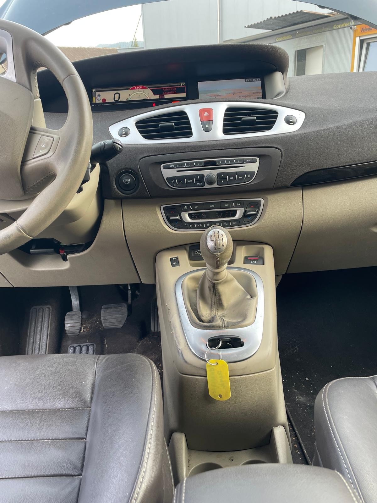RENAULT Grand Scénic 2.0 dCi Dynamique-image-7