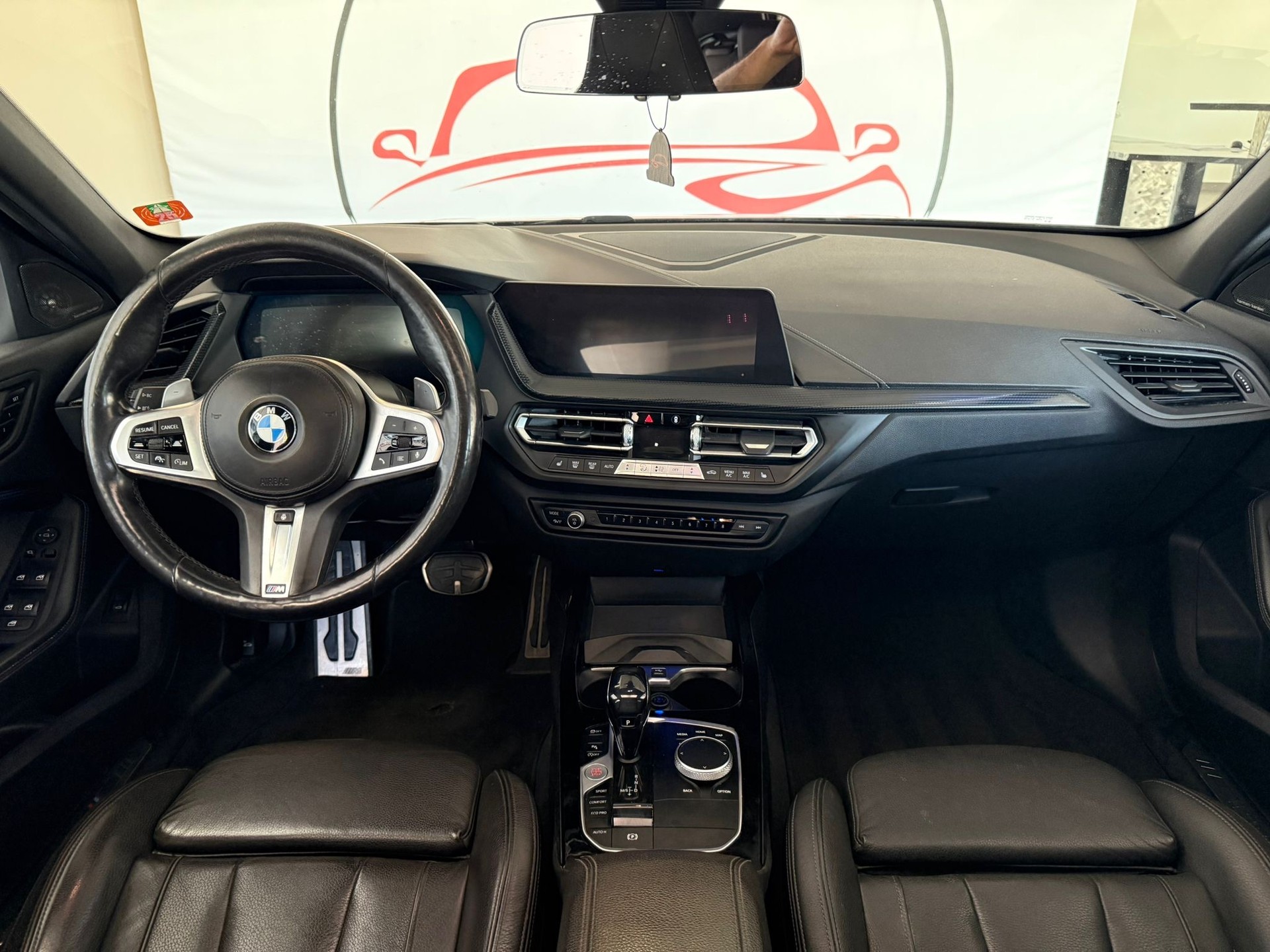 BMW M135i xDrive Steptronic-image-17