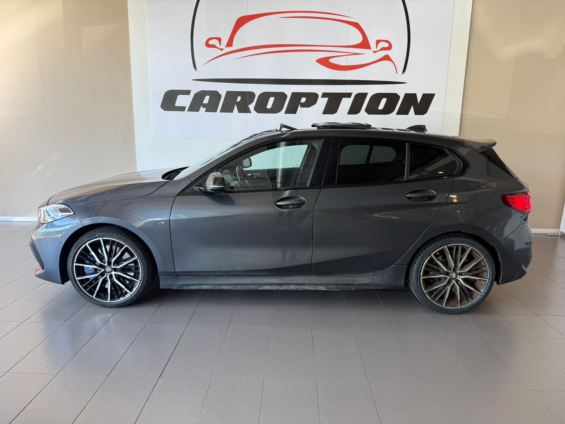 BMW M135i xDrive Steptronic-image-4