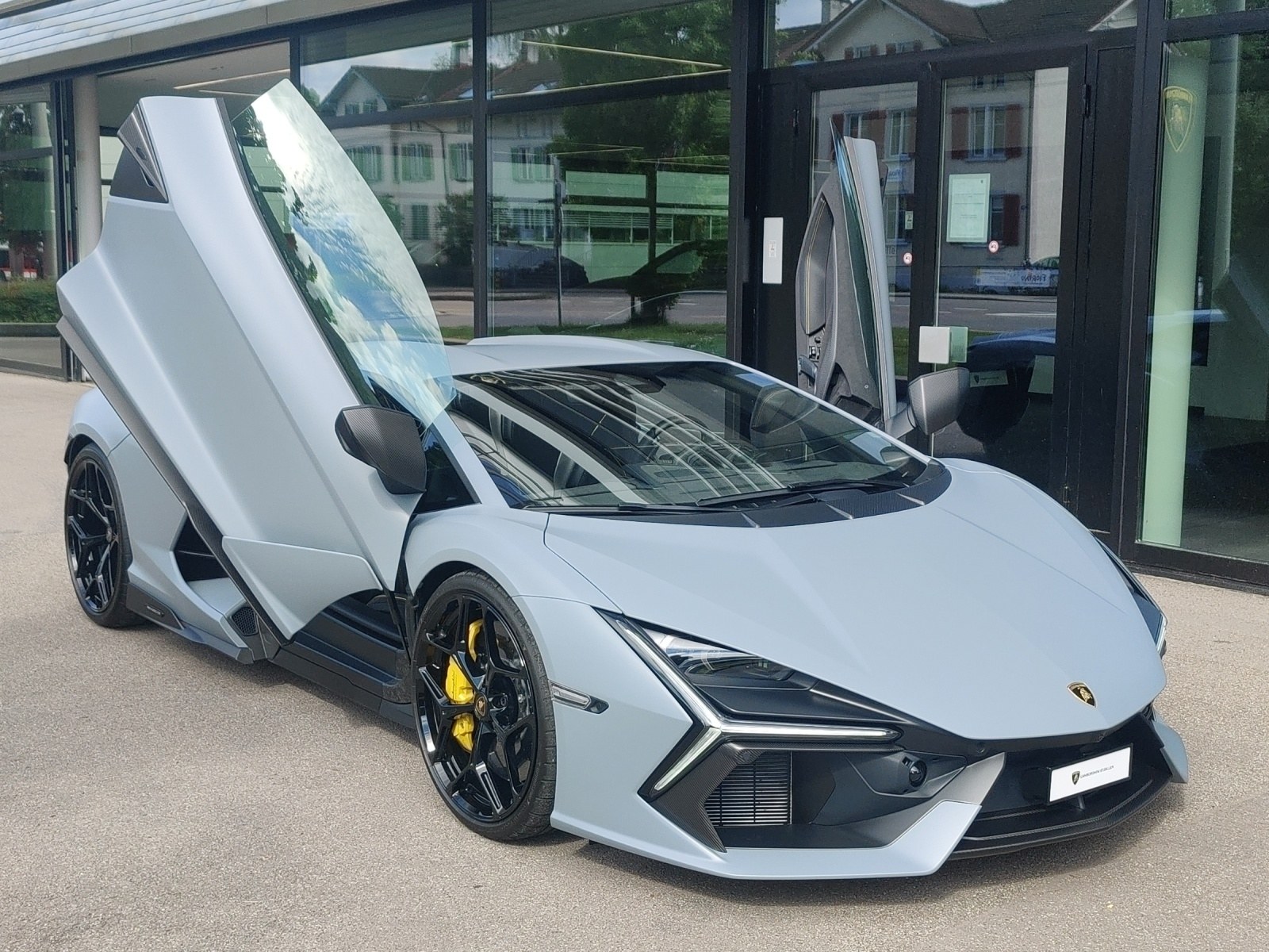 LAMBORGHINI Revuelto 2025-image-12