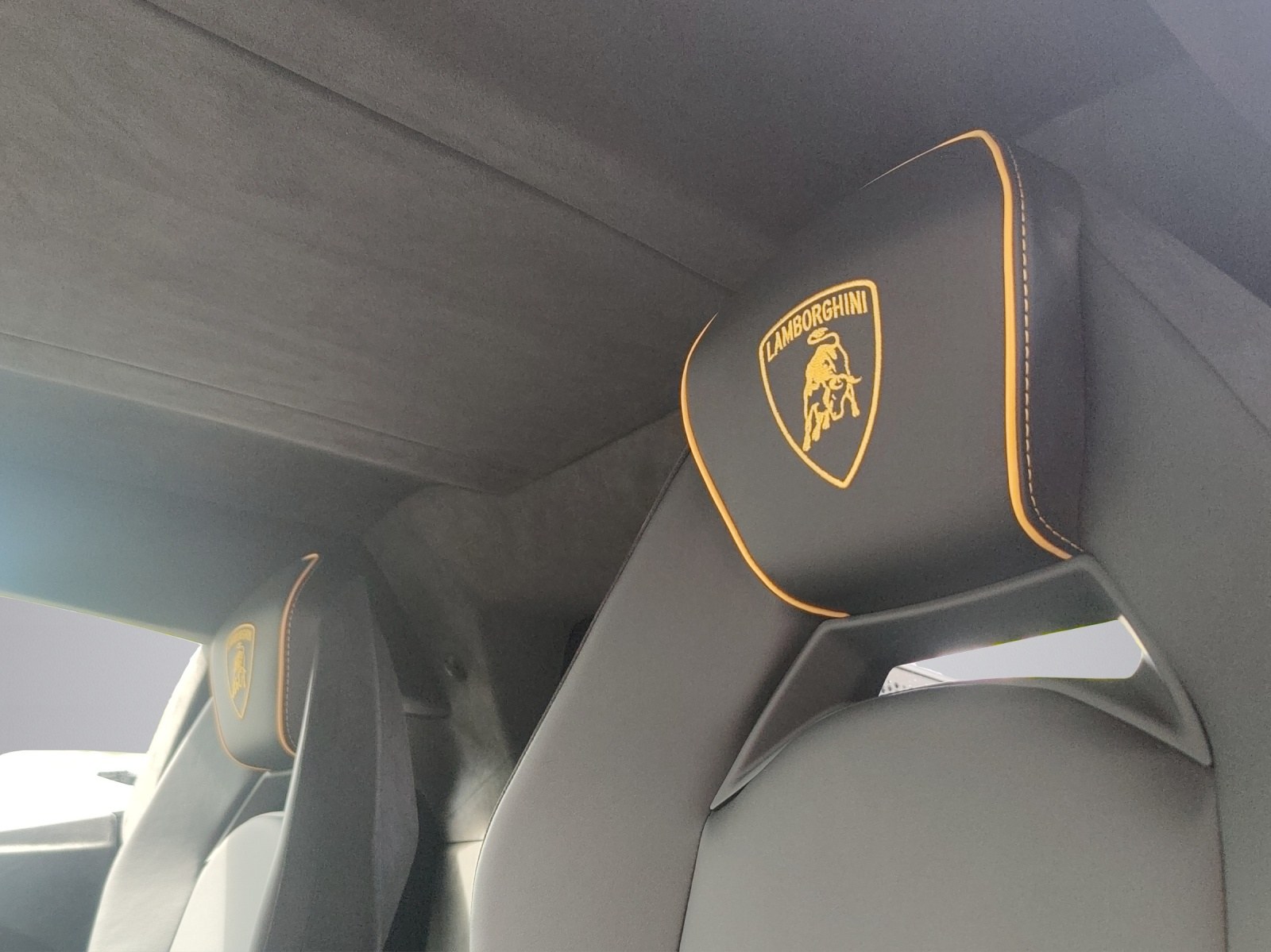LAMBORGHINI Revuelto 2025-image-7